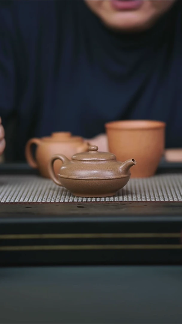 茶壶紫砂半手段泥线园160cc