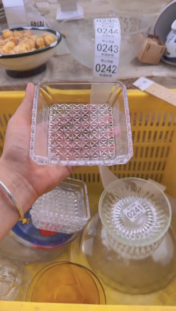 242默认微瑕，满20包邮。