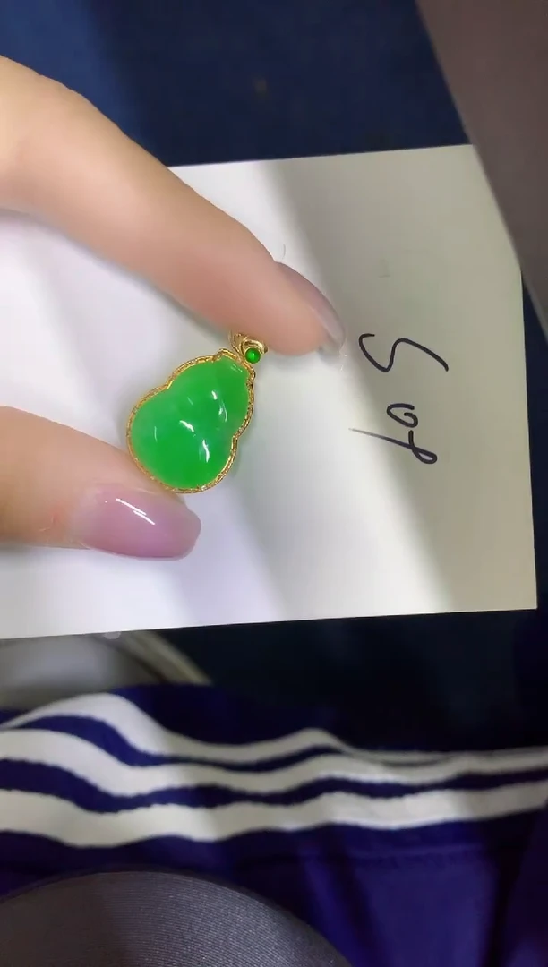 颈饰18K金镶嵌翡翠缅甸天然翡翠A货