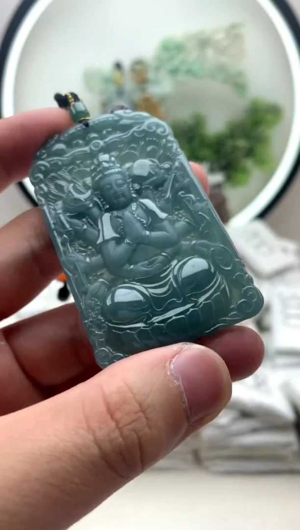 颈饰未镶嵌翡翠千手观音