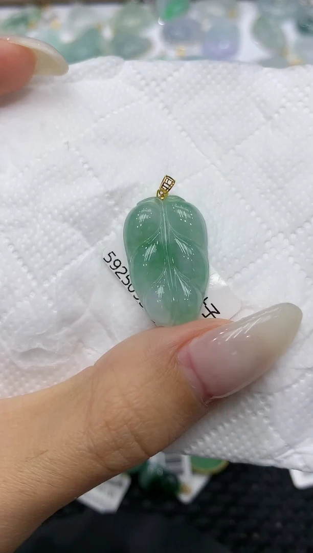 颈饰18K金镶嵌翡翠111111111111