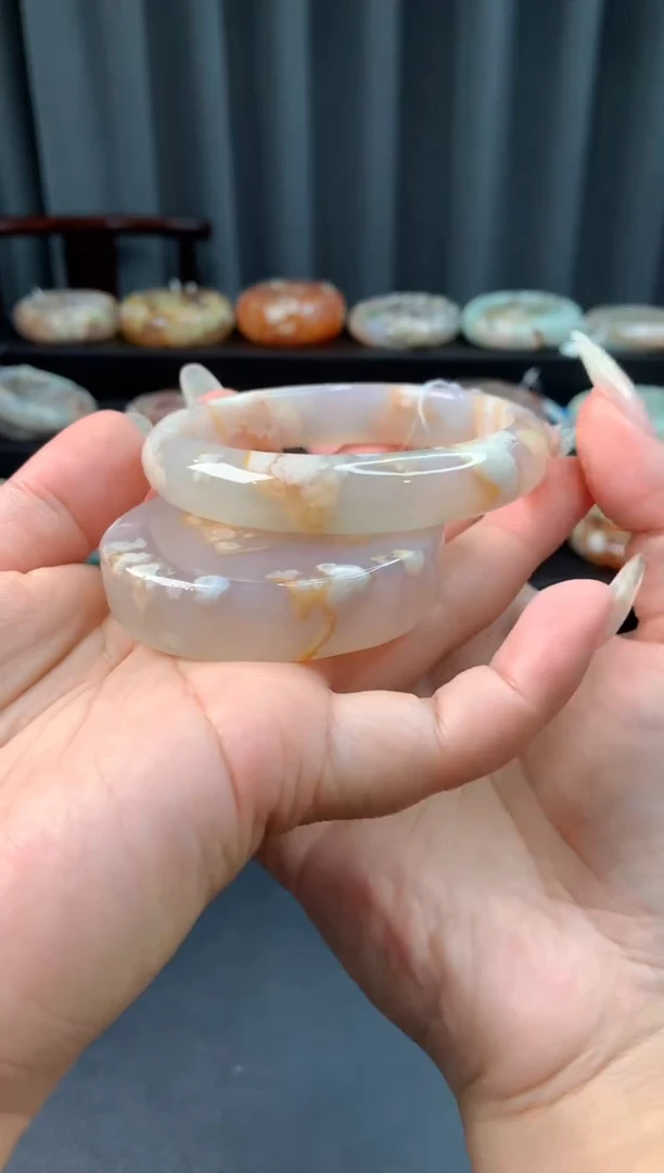 未镶嵌手镯石英质玉（60圈口）赠送镯心