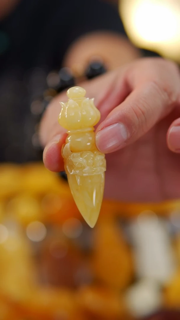 【闪购商品】蜜蜡裸石未镶嵌11.7莲花木午