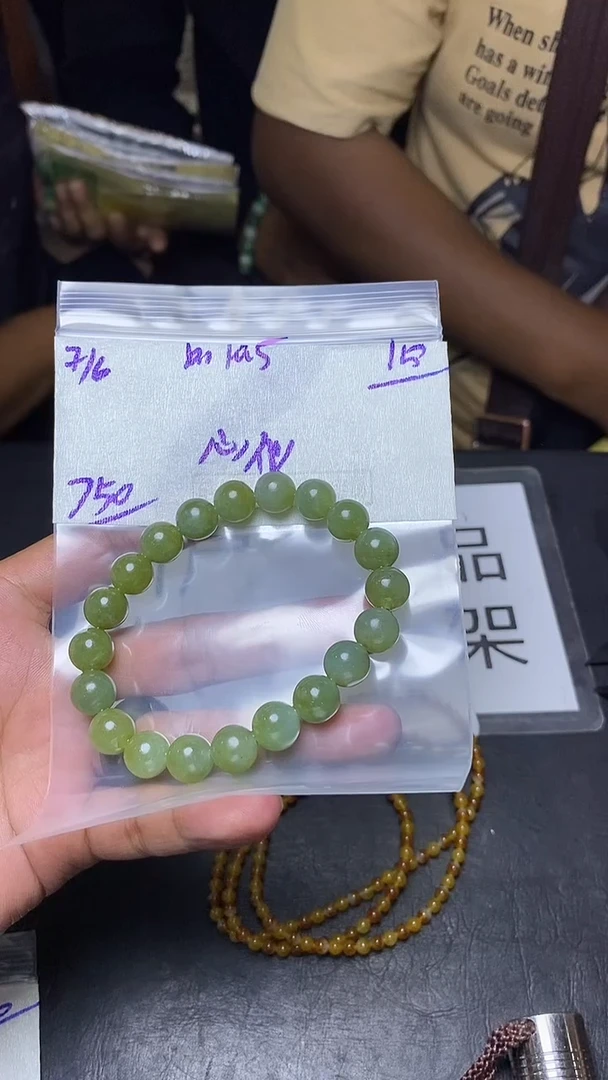 定制翡翠未镶嵌翡翠毛货抛光拍一发一