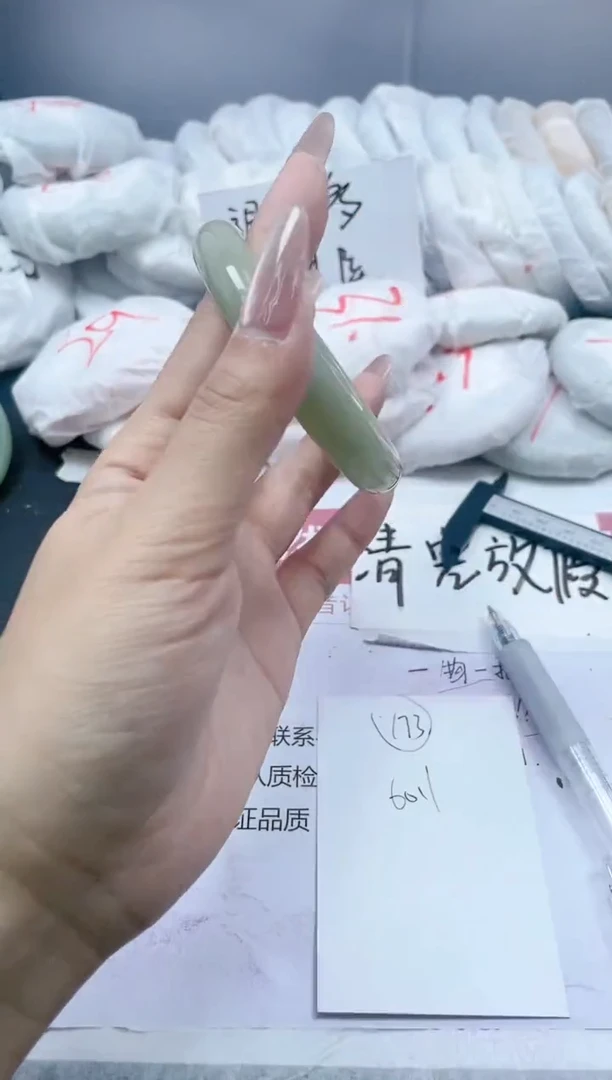 【闪购商品】石英质玉手镯未镶嵌173/60.1