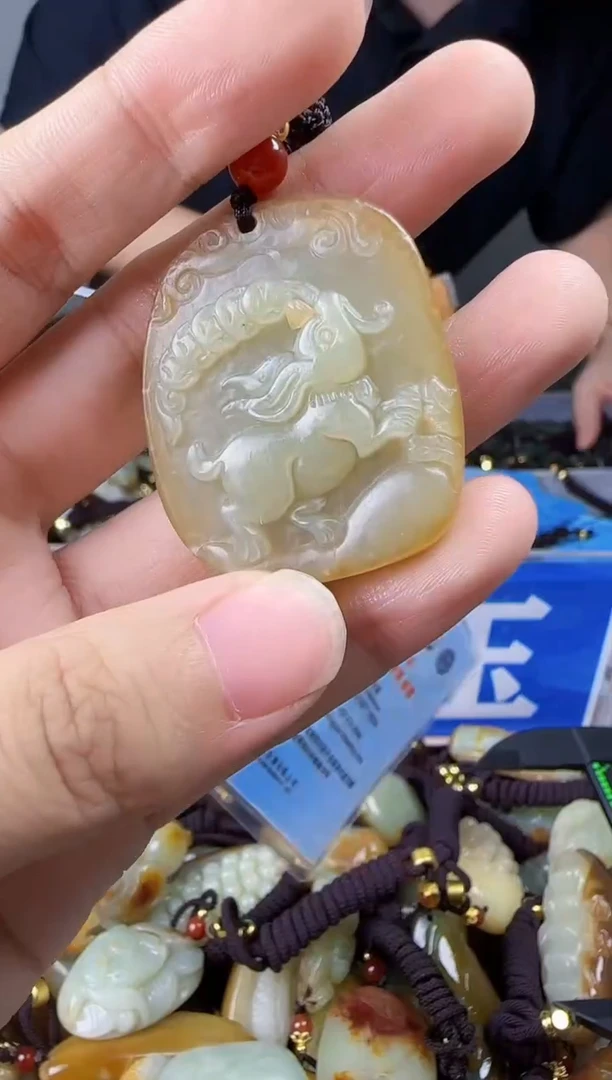 和田玉未镶嵌颈饰1