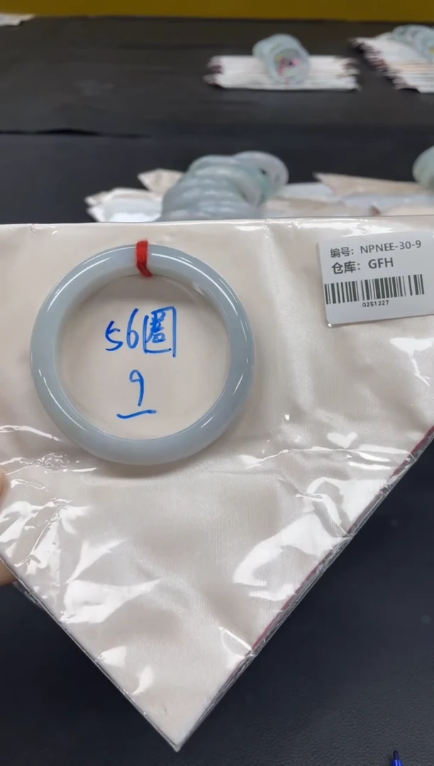 未镶嵌手镯翡翠翡翠手镯