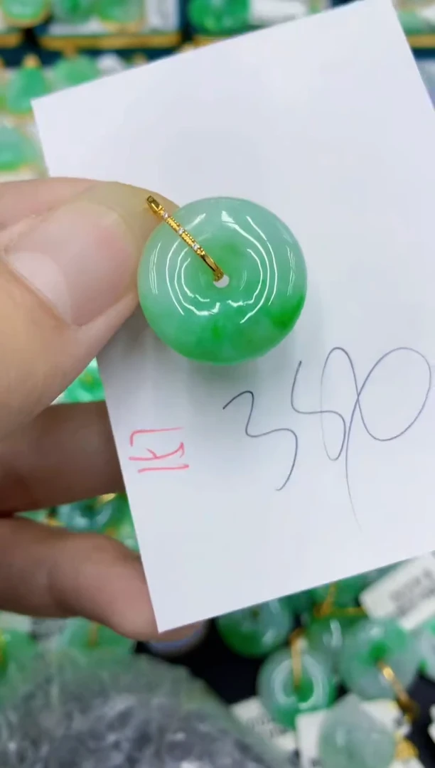 翡翠18K金镶嵌颈饰1111111111