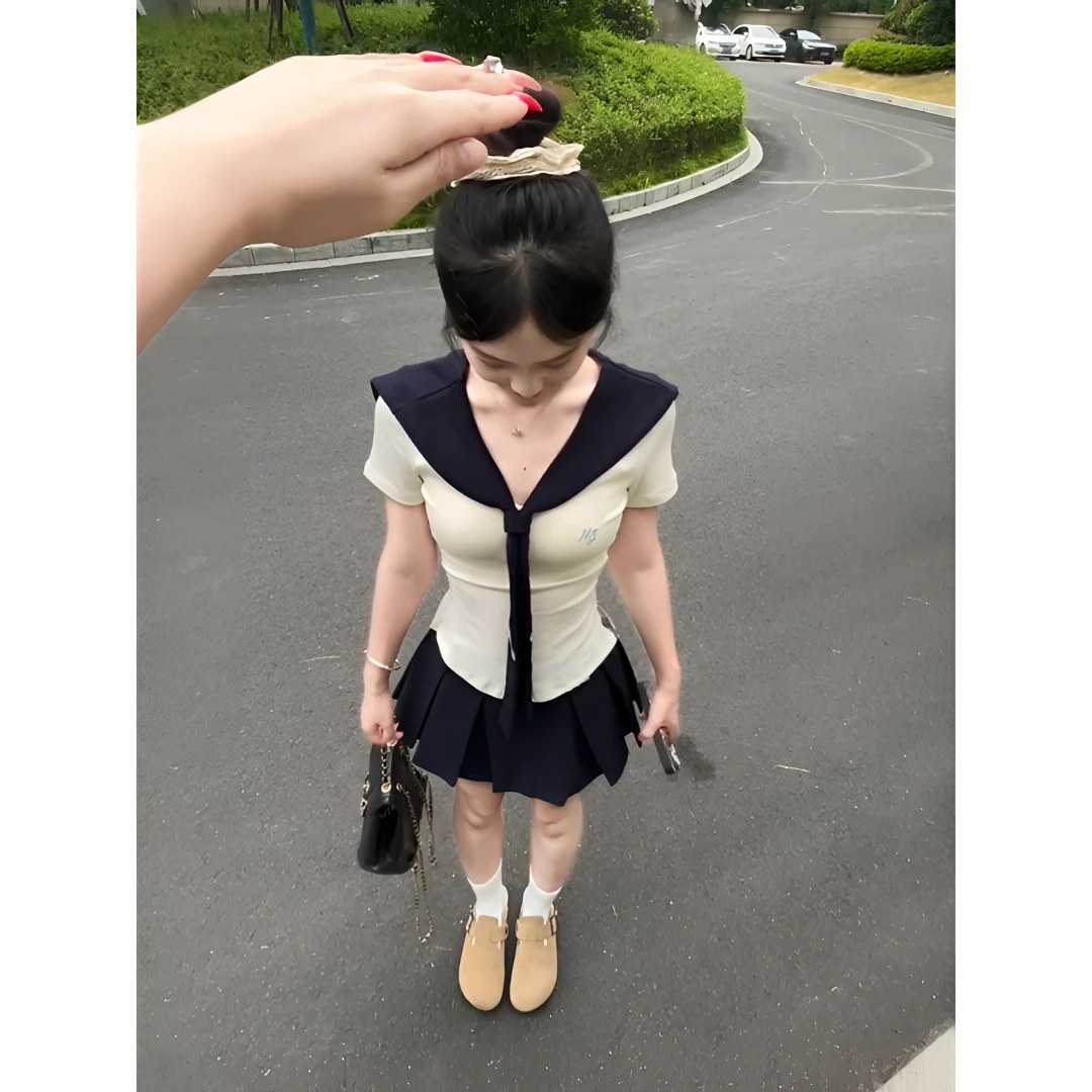 MARIE.COCO性感纯欲风一整套小清新设计感披肩修身上衣气质百褶裙