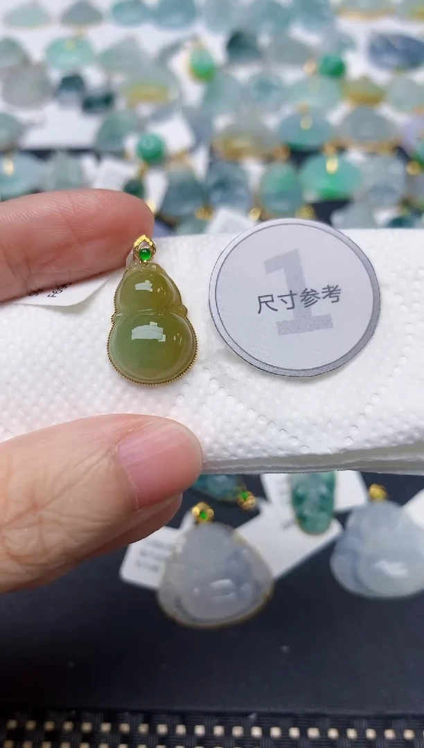 颈饰18K金镶嵌翡翠天然缅甸A货翡翠