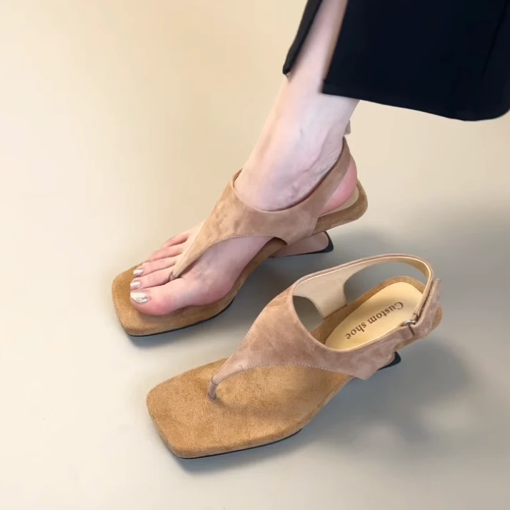 Pokoy-5cm法式复古方头夹趾一字带凉鞋新款百搭粗跟露趾凉鞋