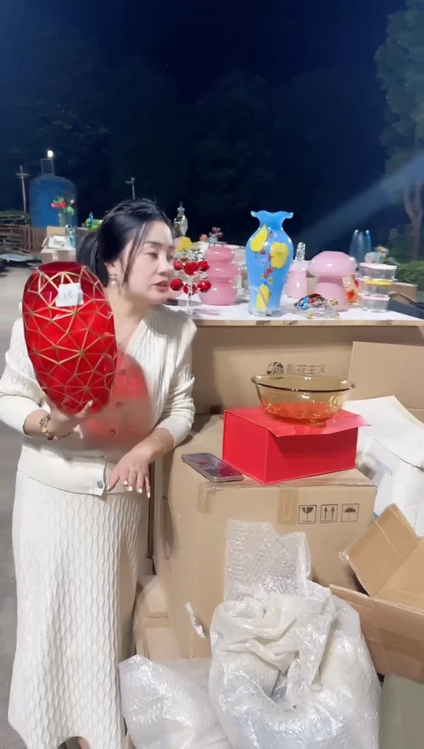 YH-美巢红色花瓶