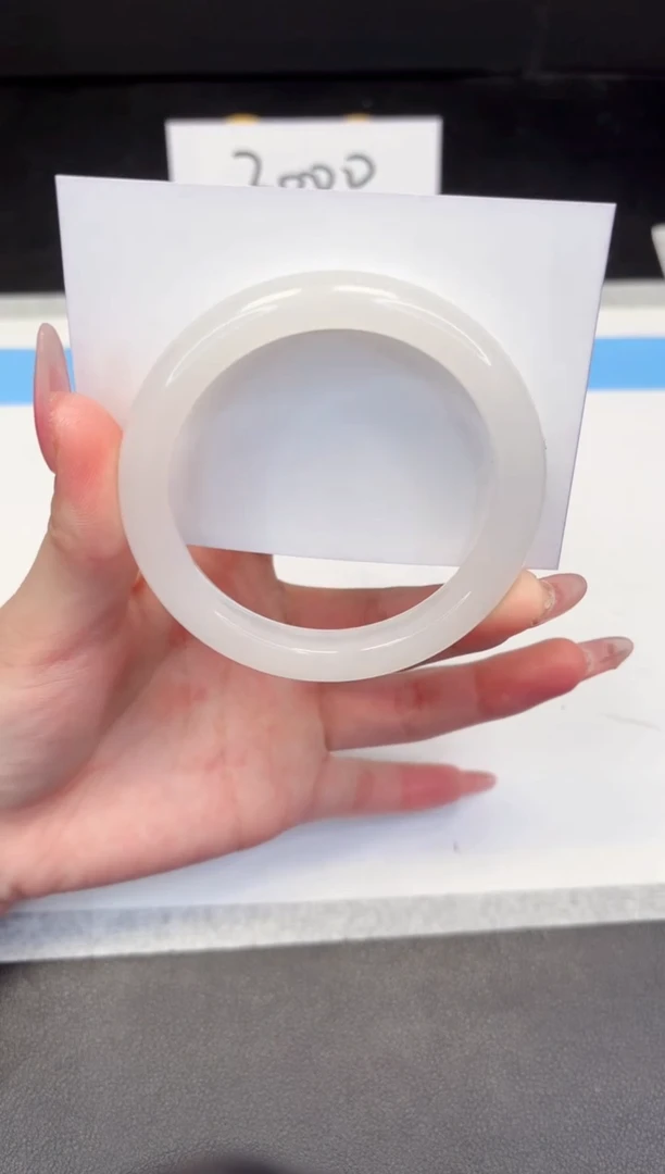 【闪购商品】石英质玉手镯未镶嵌24-56.8