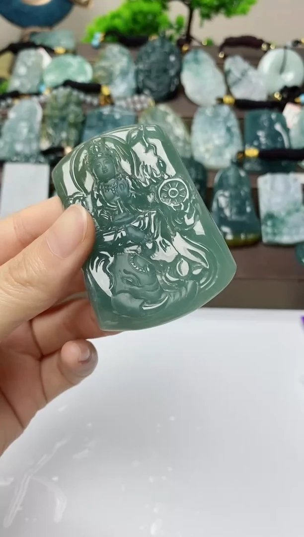 翡翠未镶嵌颈饰