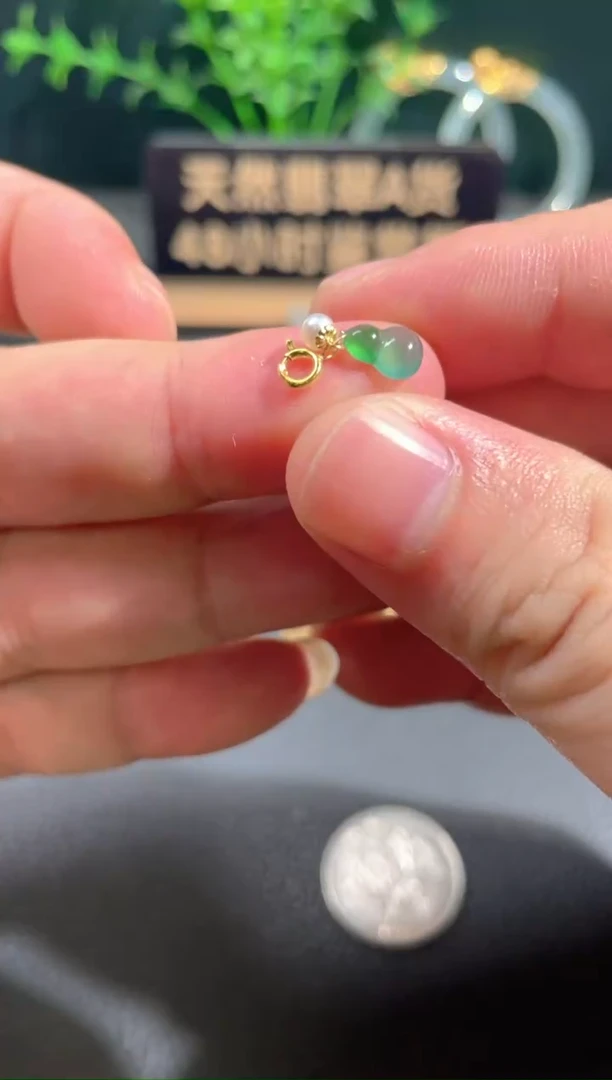 翡翠18K金镶嵌颈饰翡翠