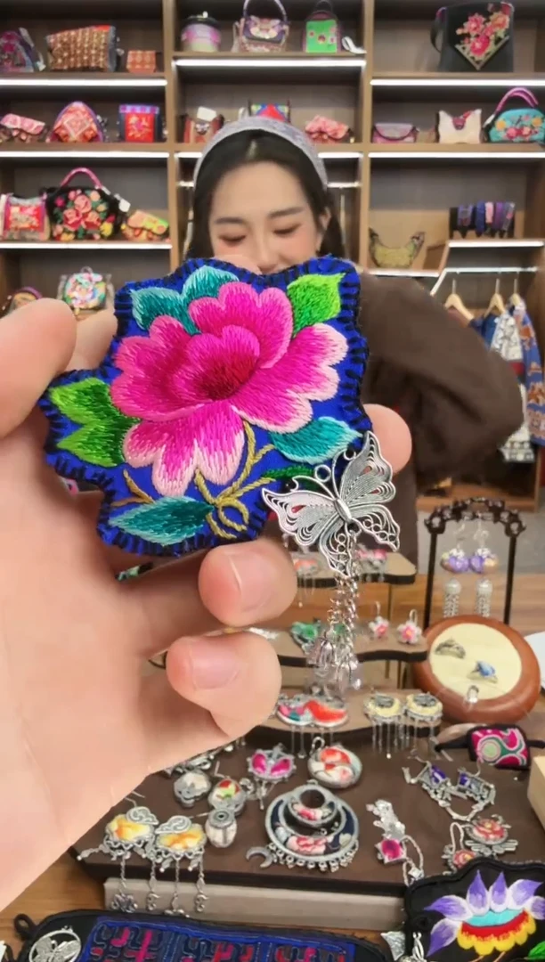【闪购商品】织绣89蒙阿苏苗绣传承