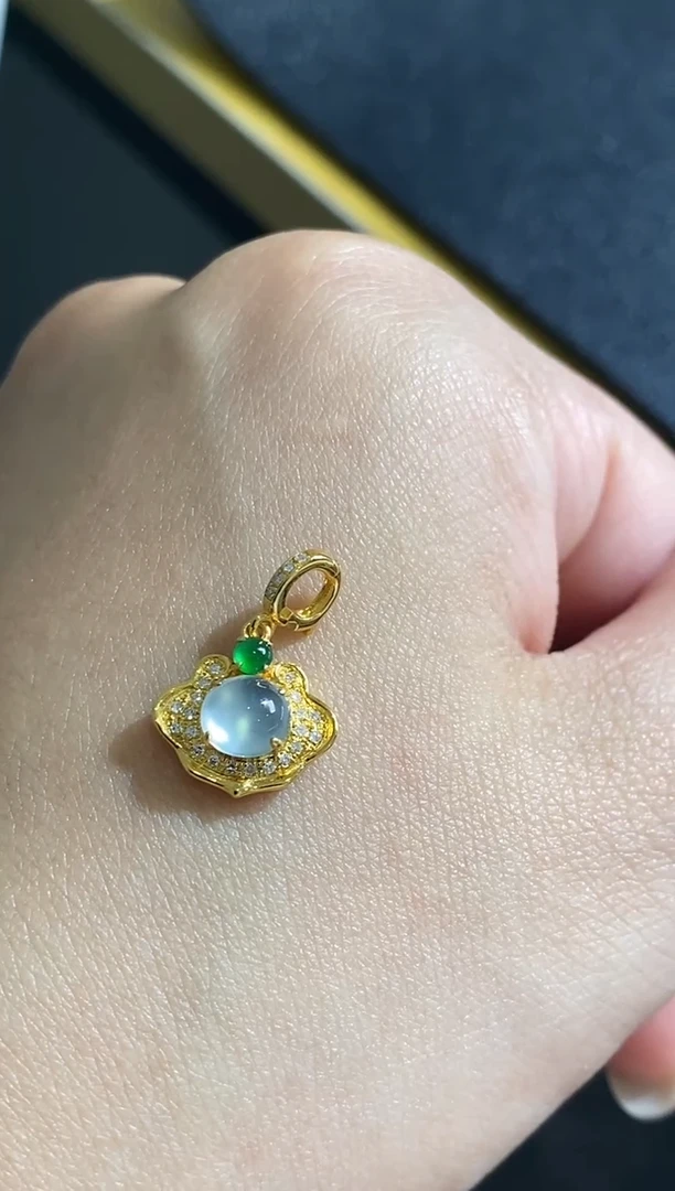 颈饰18K金镶嵌翡翠天然缅甸翡翠A货