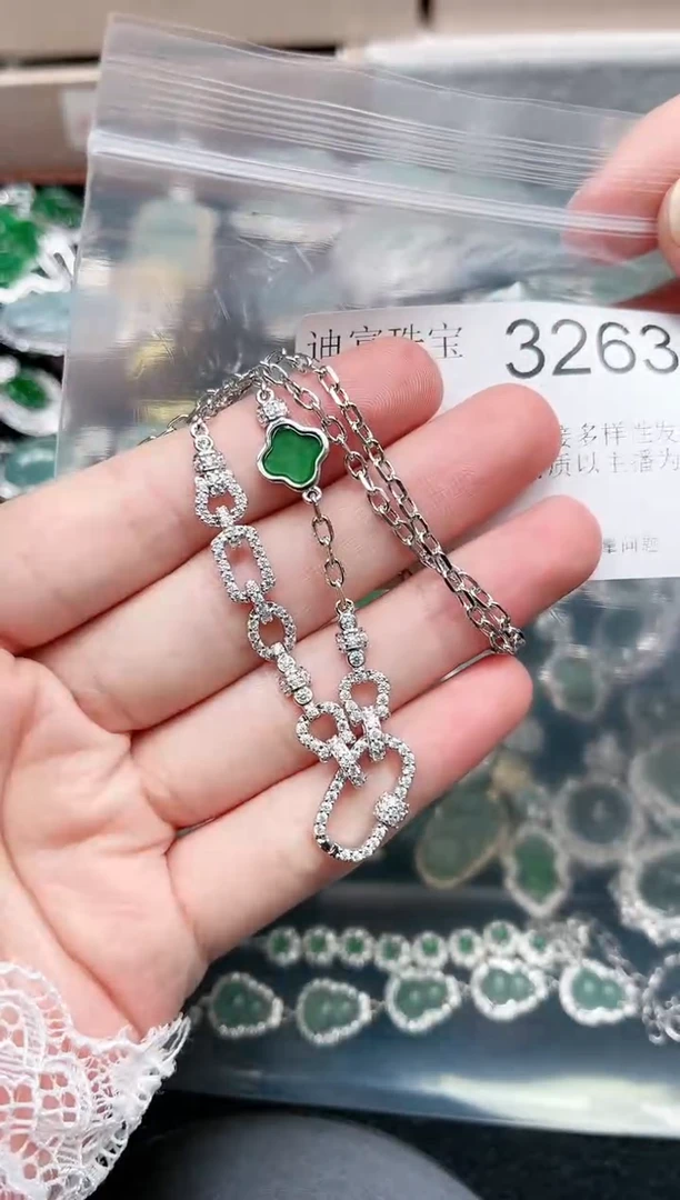 【闪购商品】翡翠颈饰未镶嵌赠皮绳3263