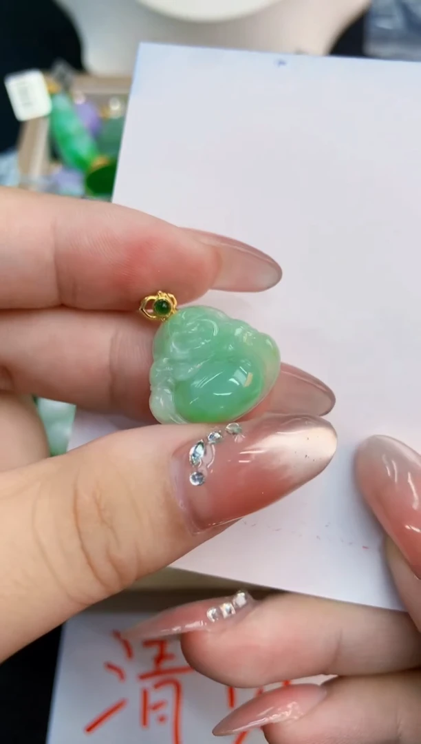 翡翠未镶嵌颈饰1