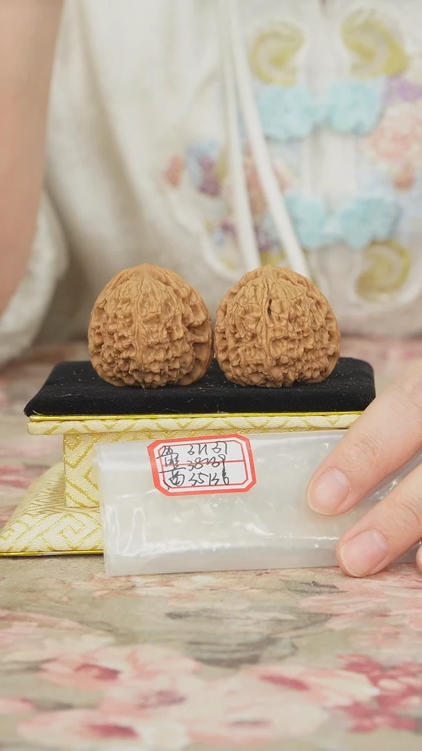 把件文玩核桃原产地南疆石