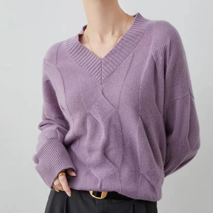 全羊毛V领立体绞花上衣MG0575