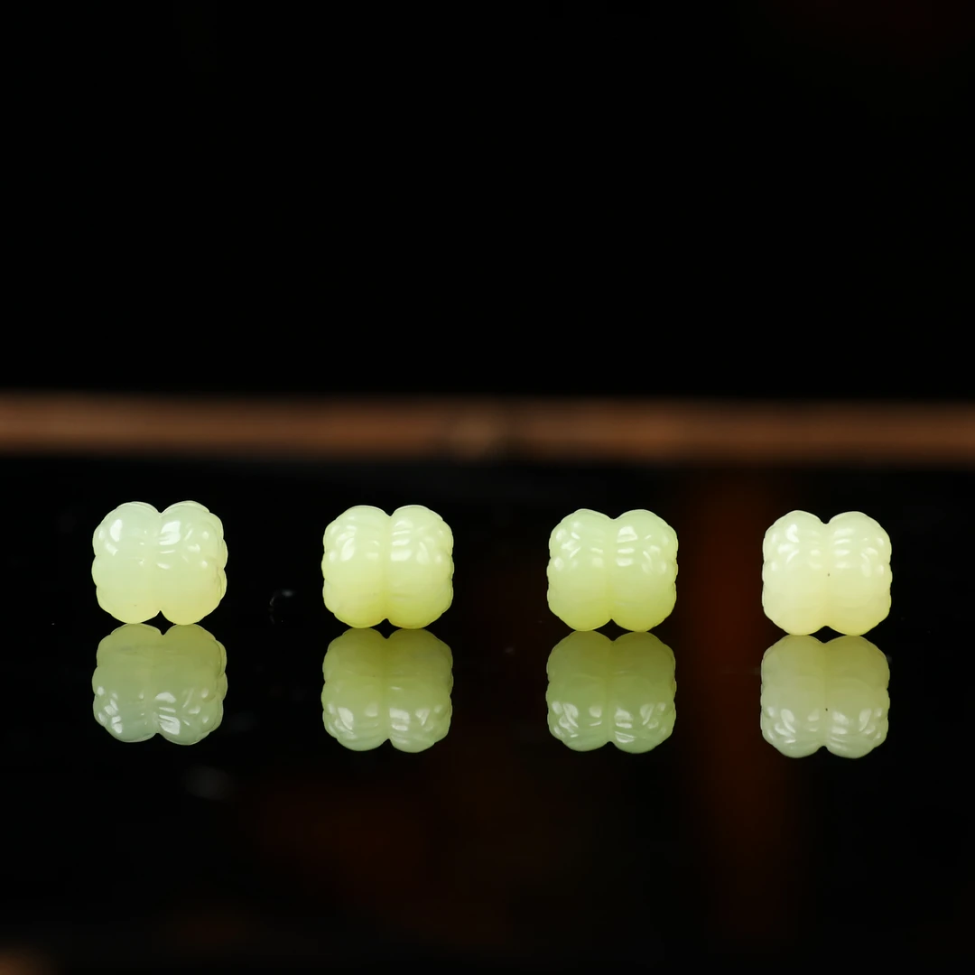 【潮生珠宝】·严选·和田玉黄玉新疆若羌并蒂莲吊坠多样性发一