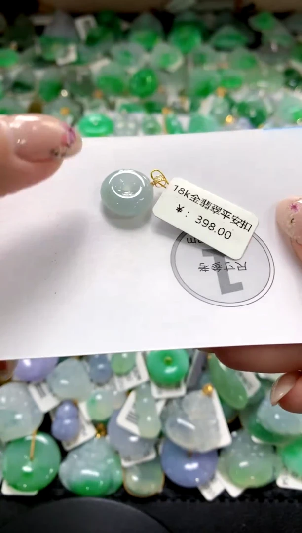 翡翠18K金镶嵌颈饰1111111111111111