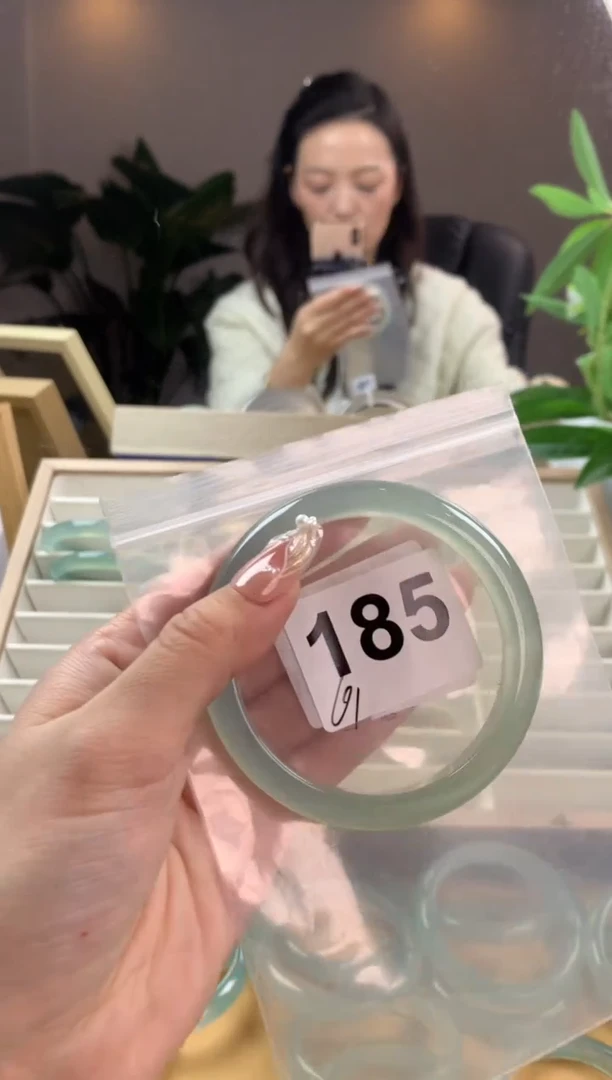 【闪购商品】玛瑙/玉髓手镯未镶嵌185