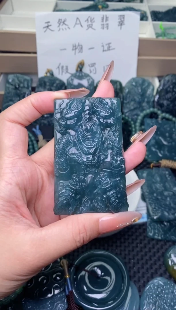 翡翠未镶嵌颈饰