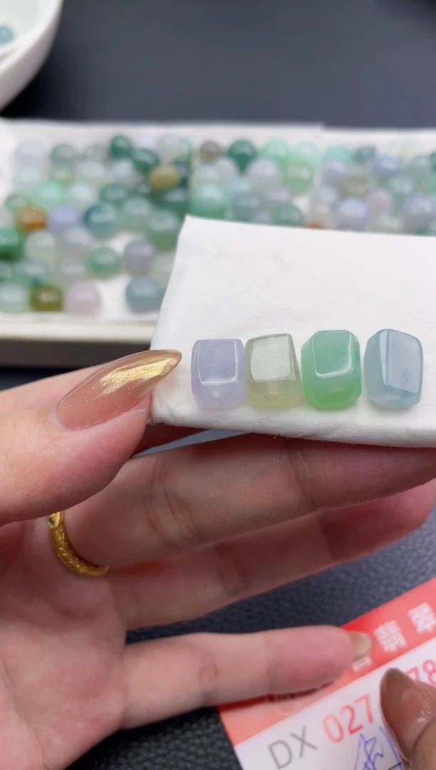 未镶嵌定制翡翠利*潘珠子