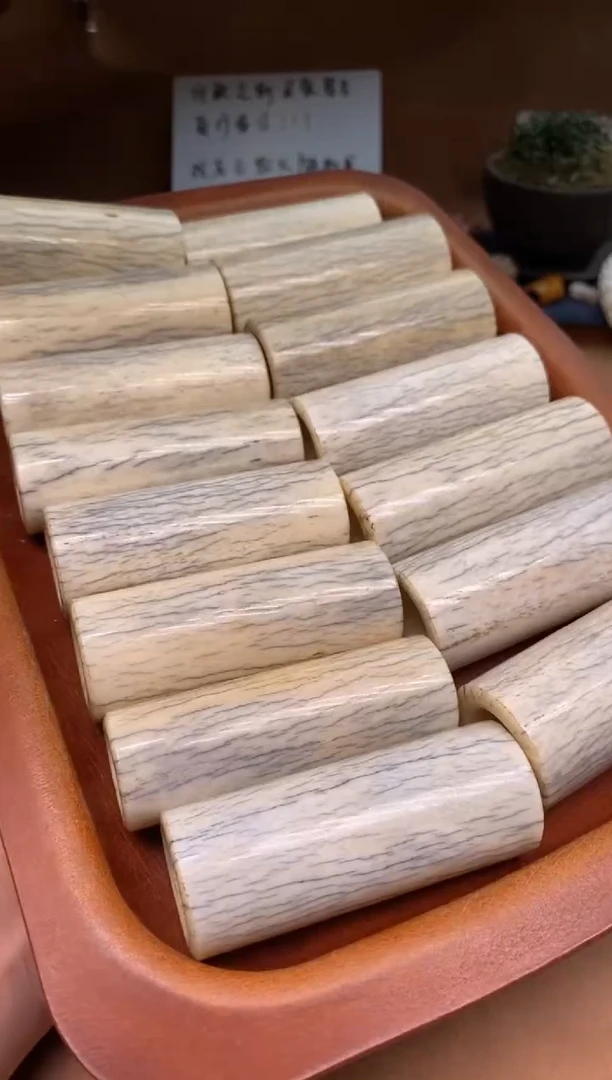 【闪购商品】牛骨其他P852-牛骨手把件-有棕裂