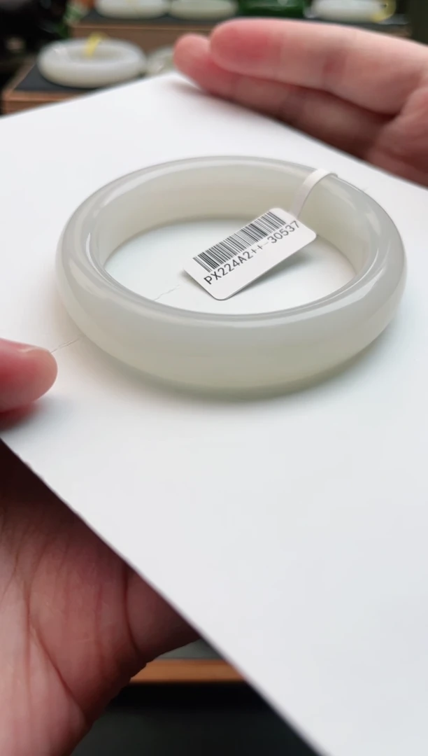 【闪购商品】和田玉手镯未镶嵌57