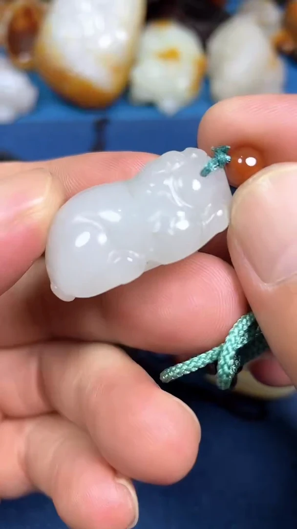 石英质玉未镶嵌颈饰1