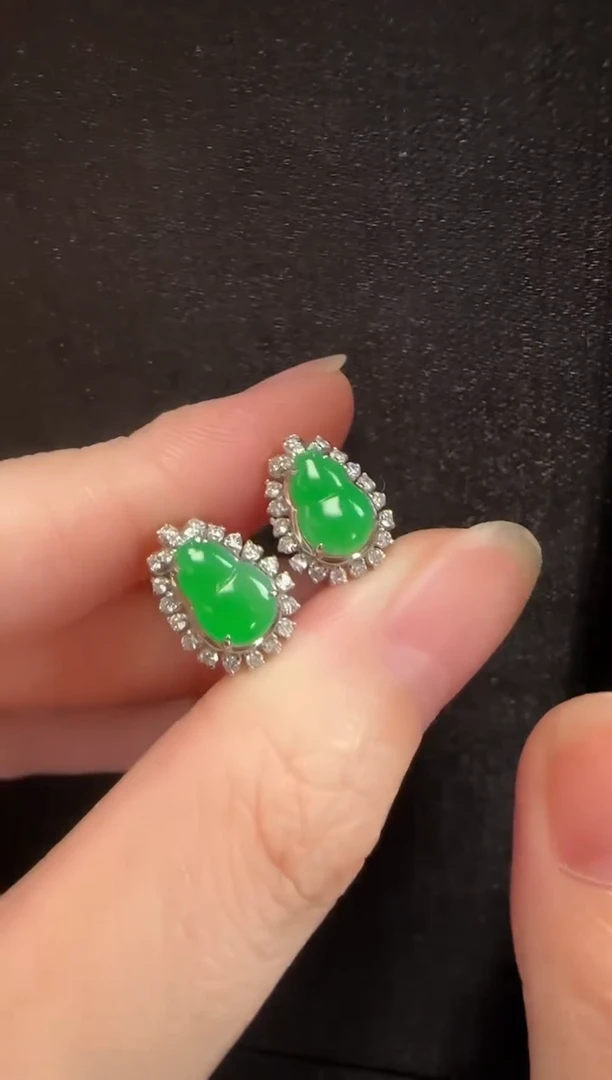 18K金镶嵌翡翠耳饰102葫芦一对