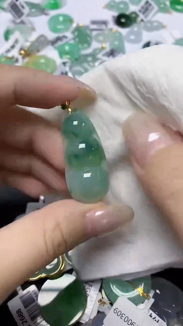 翡翠18K金镶嵌颈饰天然缅甸翡翠A货