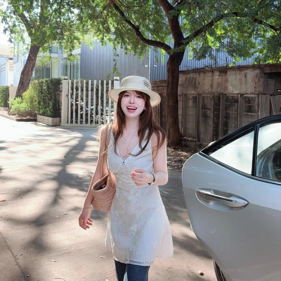 白色百搭小众潮流时尚蕾丝刺绣少女背带短裙女碎花连衣裙