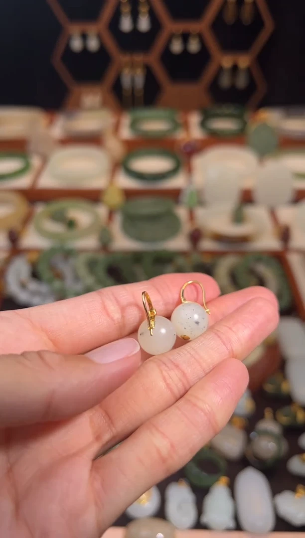 18K金镶嵌和田玉耳饰福利