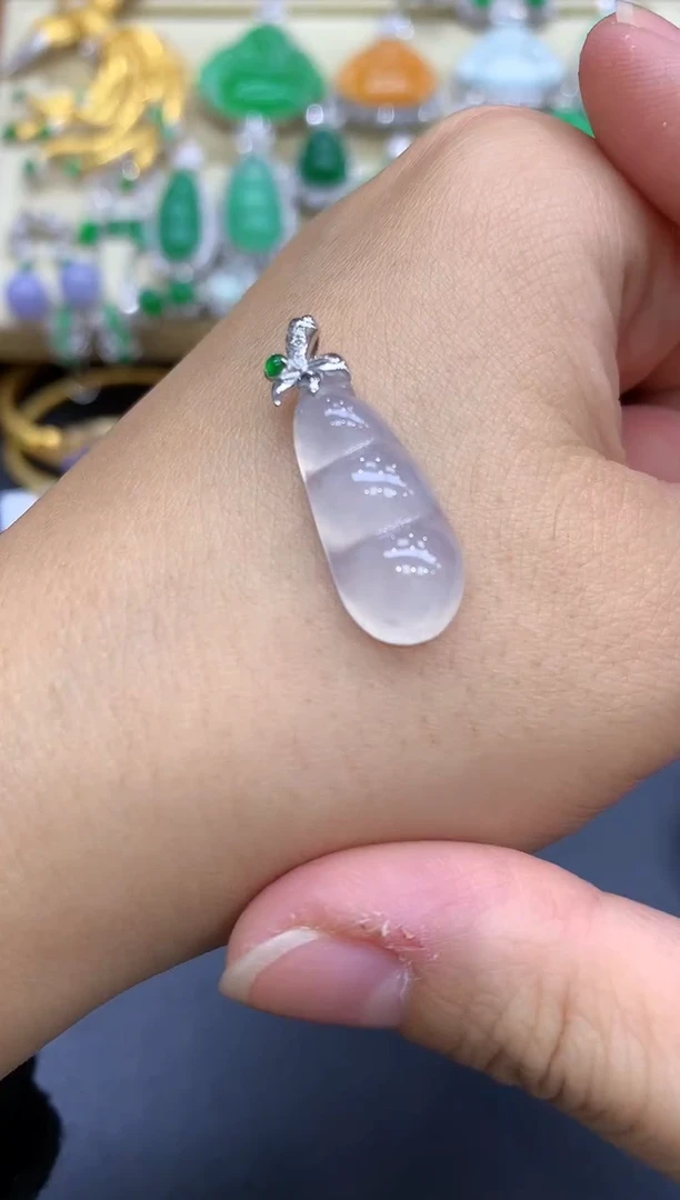 颈饰18K金镶嵌翡翠131-中国好珍宝