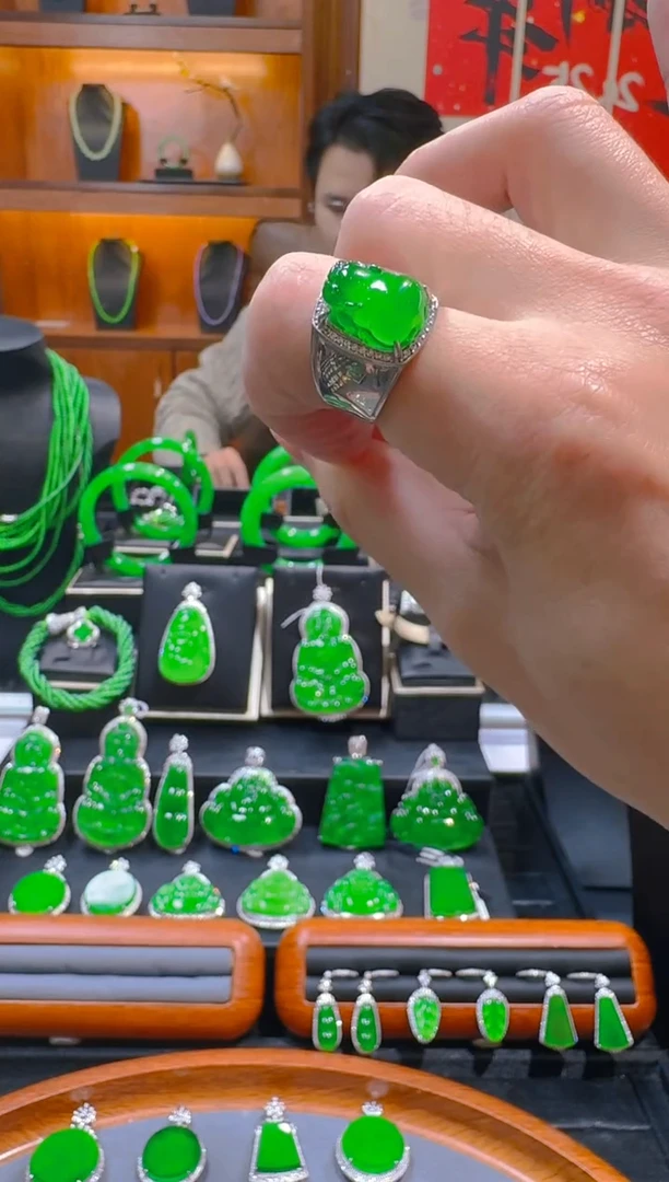 【闪购商品】翡翠戒指银S925镶嵌天然A货翡翠