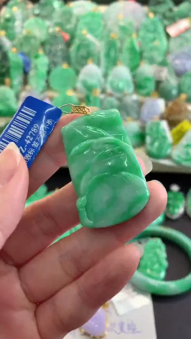 【闪购商品】翡翠吊坠(不含链)18K金镶嵌挂件