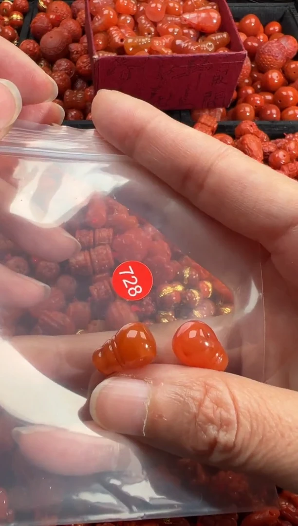 南红玛瑙未镶嵌颈饰1