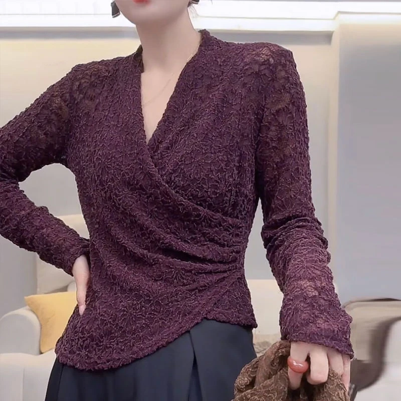 2025不规则交叉V领收腰上衣欧美风气质镂空勾花长袖蕾丝衫女秋季