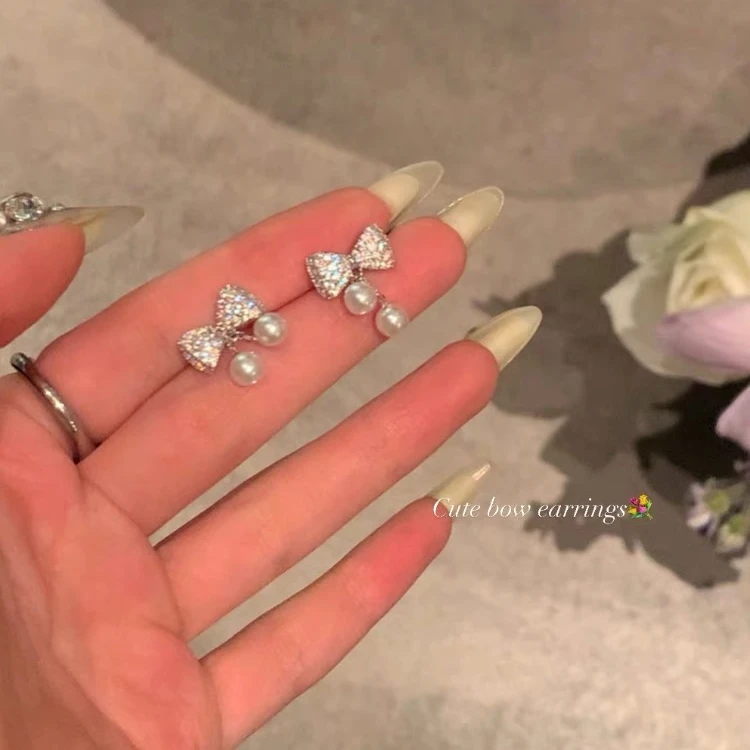 铜合金仿珍珠耳饰 气质蝴蝶结珠珠耳环女轻奢百搭耳钉秋冬耳饰