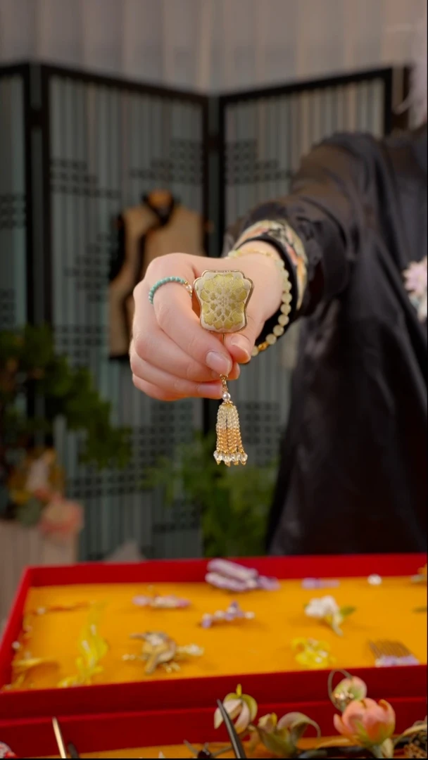 刺绣方*豆非遗苏绣绒花