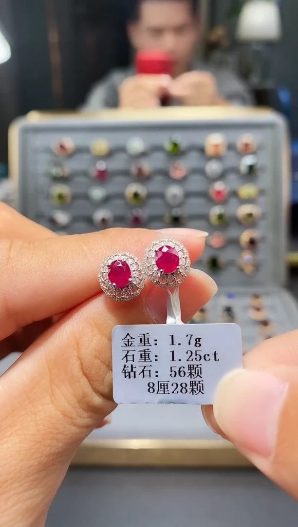18K金镶嵌耳饰红宝石1.25.
