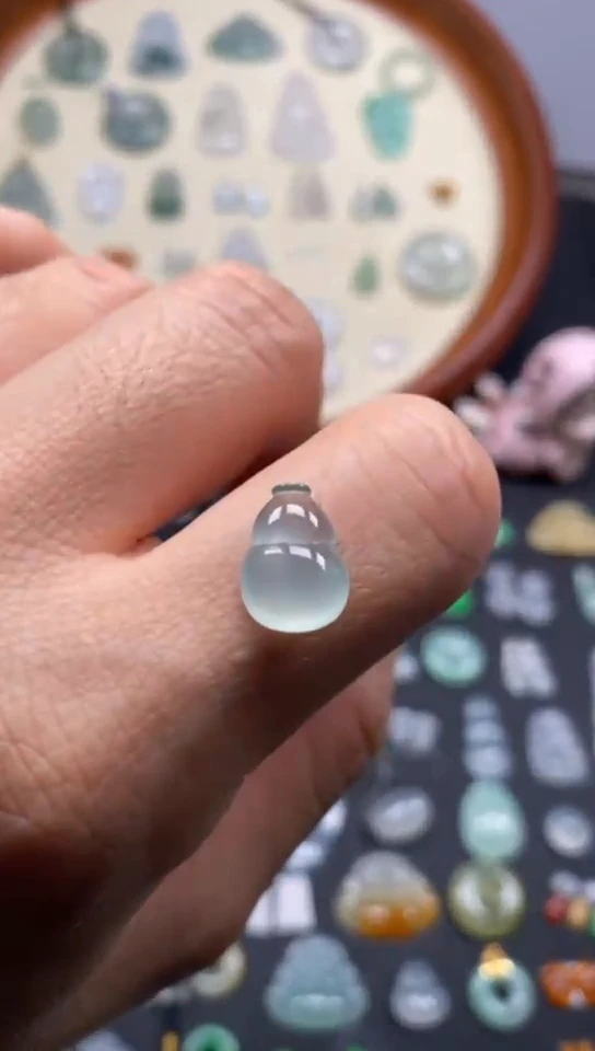 翡翠未镶嵌颈饰冰晴底葫芦/芬