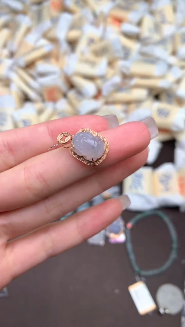 【闪购商品】翡翠挂件18K金镶嵌—