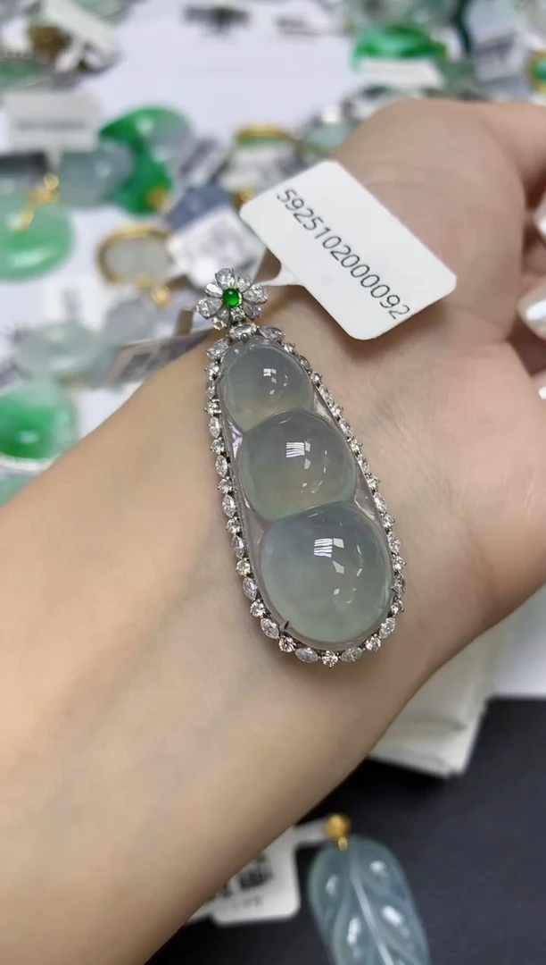 颈饰18K金镶嵌翡翠天然缅甸翡翠A货百元以上9元证书费自理