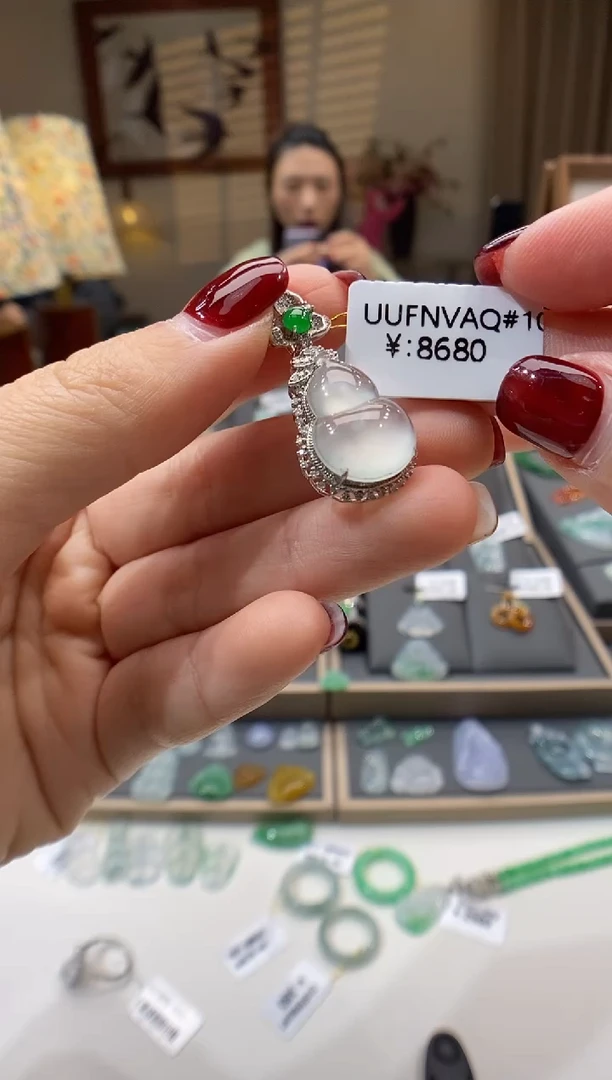 【闪购商品】翡翠颈饰18K金镶嵌葫芦