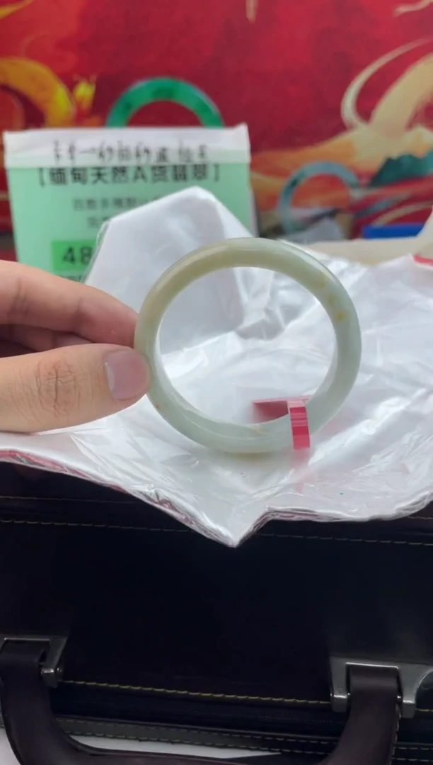 【闪购商品】翡翠手镯未镶嵌12翡翠手镯（微瑕）